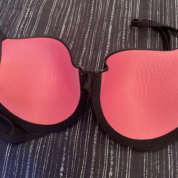 Three PINK bras - Picture 3 of 7